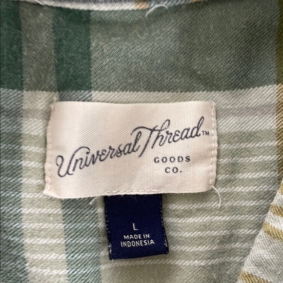 Universal Thread Plaid Button-Up Shirt - Picture 2 of 5